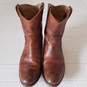 Frye Carson Lug Short Boot, Cognac